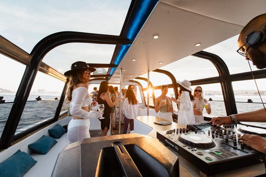 New Year’s Eve Luxury Boat – DJ, Buffet & Open Bar - Music, Dancing, and the Midnight Moment