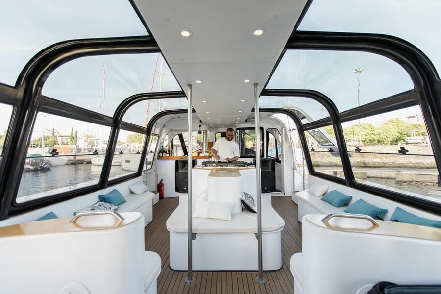 New Year’s Eve Luxury Boat – DJ, Buffet & Open Bar - Is $293 a Fair Price?
