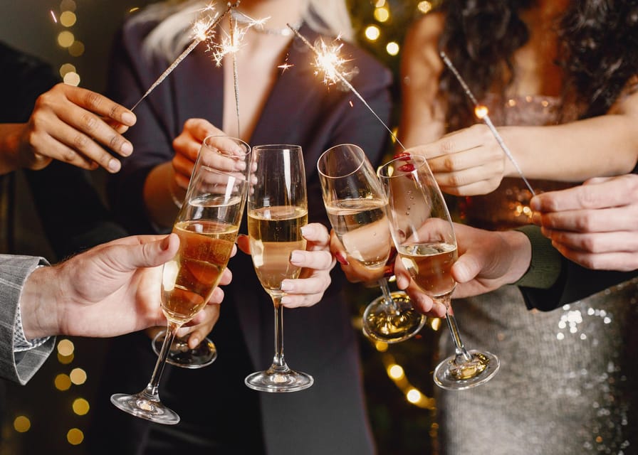 New Year’s Eve Luxury Boat – DJ, Buffet & Open Bar - A Party Boat That Can Handle Rain
