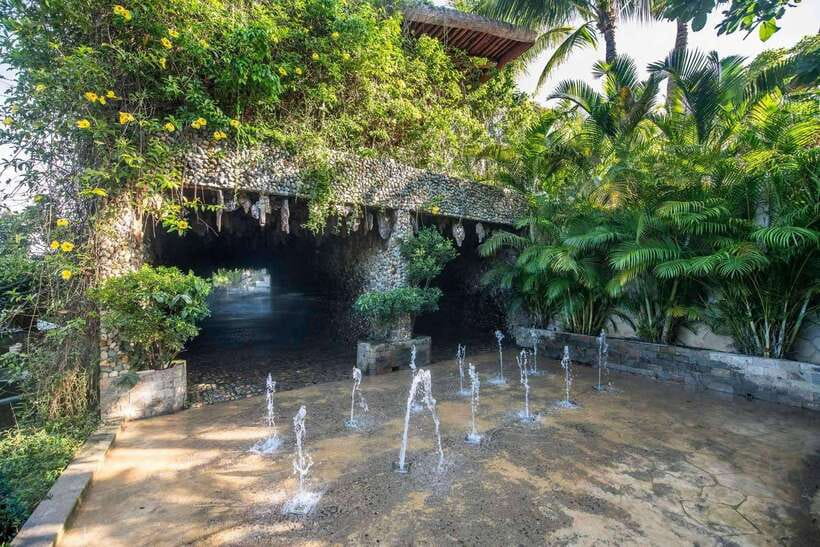 Nha Trang: Coral Reef Snorkeling, Mud Bath & Floating Bar - Hon Tam Merperle brings a calmer final stop