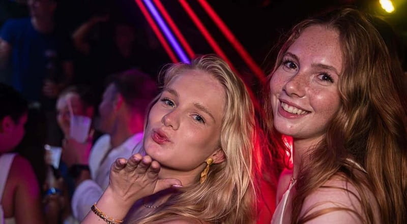Nice: Bar/Pub Crawl with Free Shots and VIP Entry - VIP entry and the final nightclub
