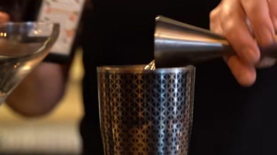 Nice: Cocktail Workshop in a Stylish Bar Lounge in Old Town - How the one-hour timing affects your night
