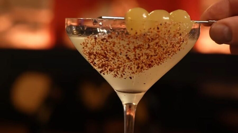 Nice: Cocktail Workshop in a Stylish Bar Lounge in Old Town - Why the Old Town setting helps