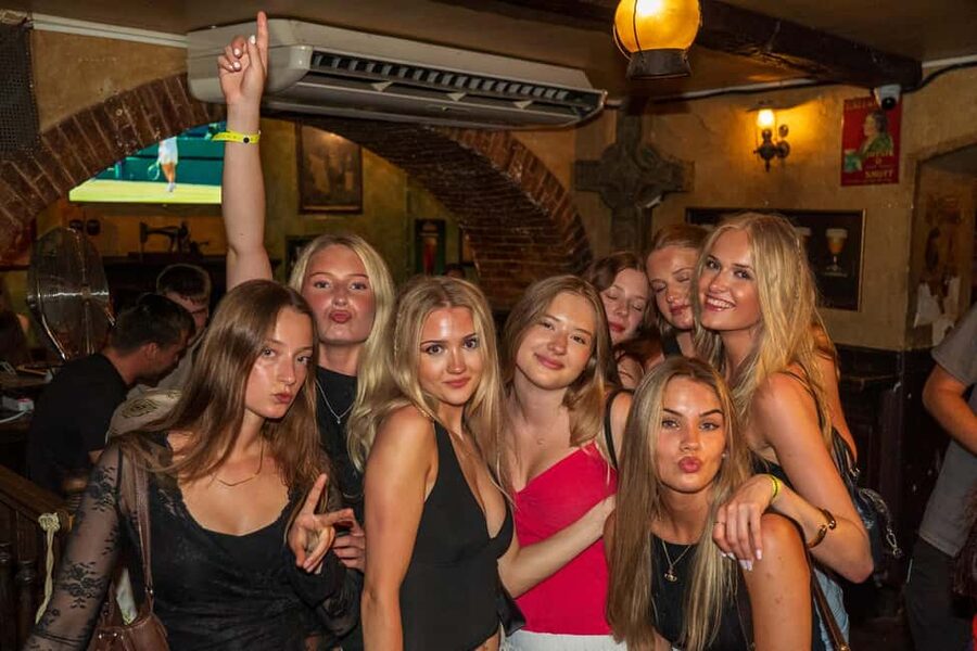 Nice: Orange Bar Crawl with 5 Free Shots & VIP Club Entry - The fourth stop: keeping the night moving