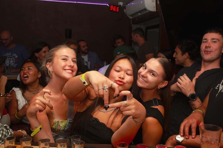 Nice: Orange Bar Crawl with 5 Free Shots & VIP Club Entry - The first bar: fast introductions and the first shot