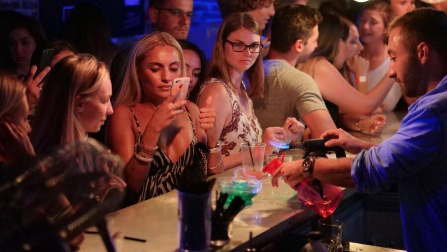 Nice: Ultimate Party Bar Crawl Free Shots & VIP Club Entry - Starting near Place Massena