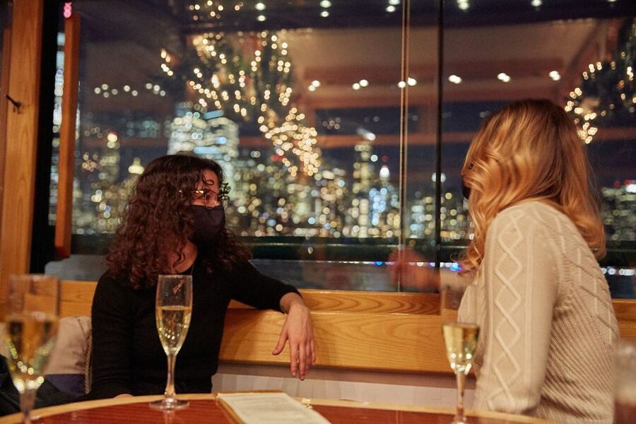 NYC: City Lights Yacht Cruise with Drink Included - The cruise in a nutshell
