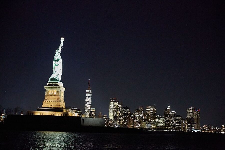 NYC: City Lights Yacht Cruise with Drink Included - Arriving at Chelsea Piers and boarding Pier 62