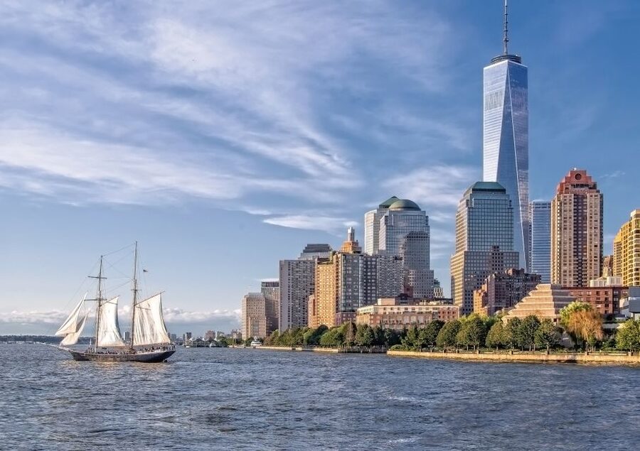 NYC: Statue of Liberty Day Sail with Onboard Bar - Cocktails, snacks, and the onboard bar