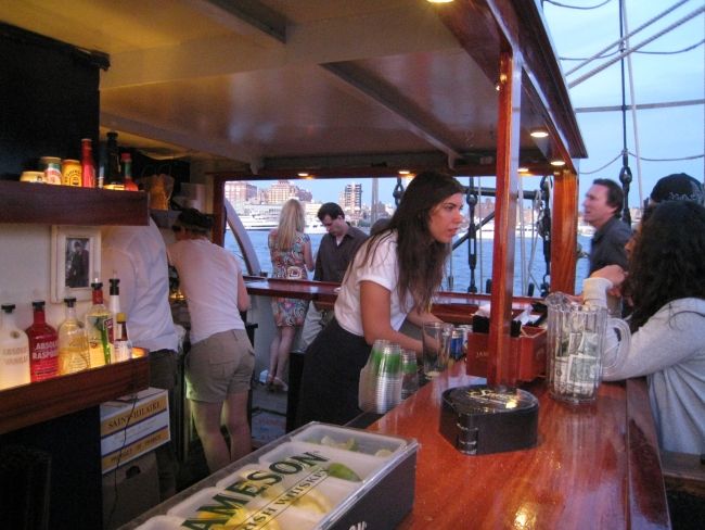 NYC: Statue of Liberty Day Sail with Onboard Bar - Governors Island and the return to Pier 17