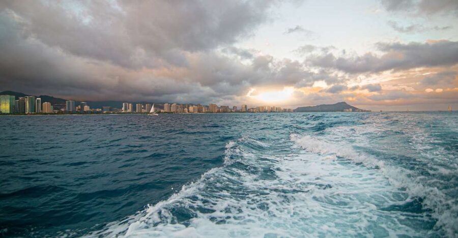 Oahu: BYOB or Cash Bar Waikiki Sunset Cruise - BYOB Or The Cash Bar Boat