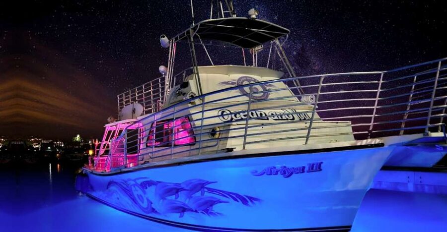 Oahu: Premium Waikiki Sunset Party Cruise with Live DJ - Key points at a glance