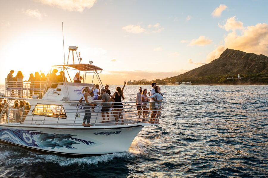 Oahu: Premium Waikiki Sunset Party Cruise with Live DJ - Weather, motion, and comfort