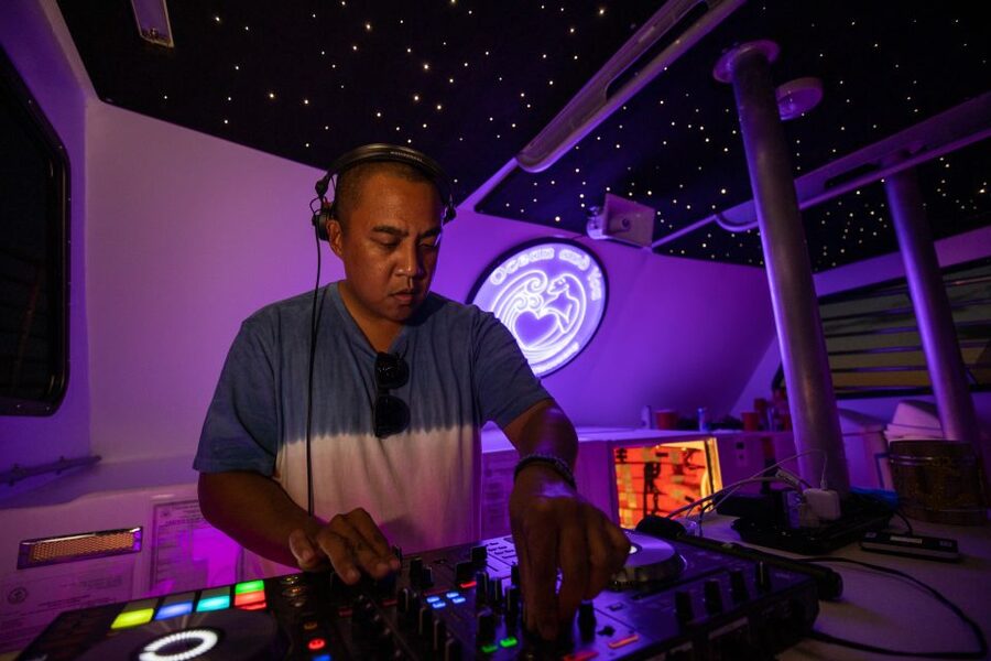 Oahu: Premium Waikiki Sunset Party Cruise with Live DJ - Should you book the $80 sunset party cruise?