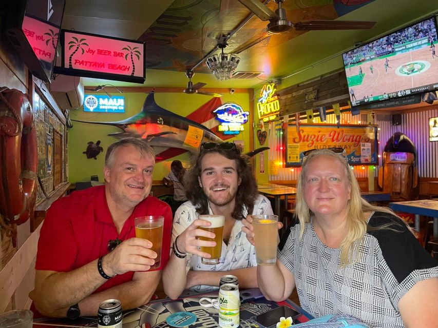 Oahu: Sips & Secrets of Hawaii Pub Crawl - Why this pub crawl feels different from a normal bar tour
