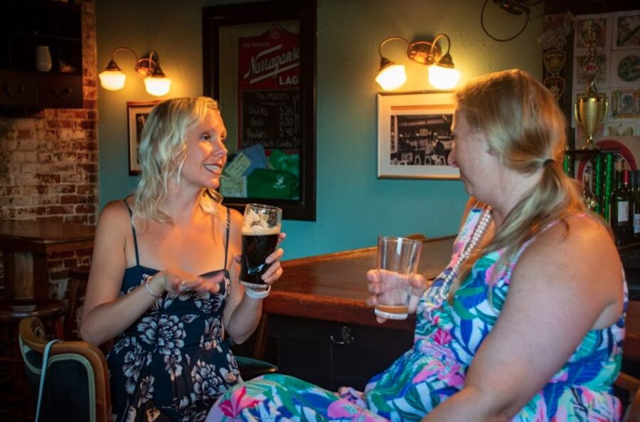 Oahu: Sips & Secrets of Hawaii Pub Crawl - Choosing between Beer Bundle and Dry Run