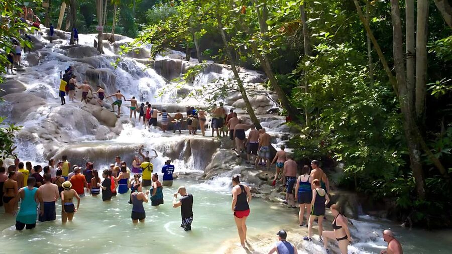 Ocho Rios Catamaran: Dunn's River, Snorkeling & Open Bar - Setting off from Mahogany Beach in Ocho Rios