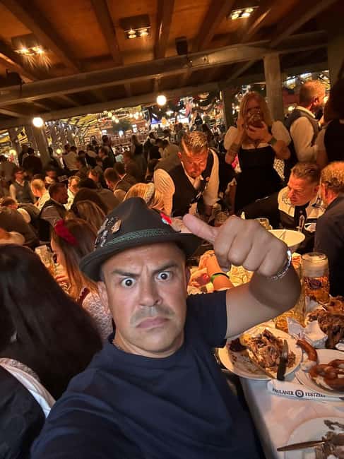 Oktoberfest Munich: Lunch/Dinner table reserv. big beer tent - Roast chicken, vegetarian meals, and the dinner difference