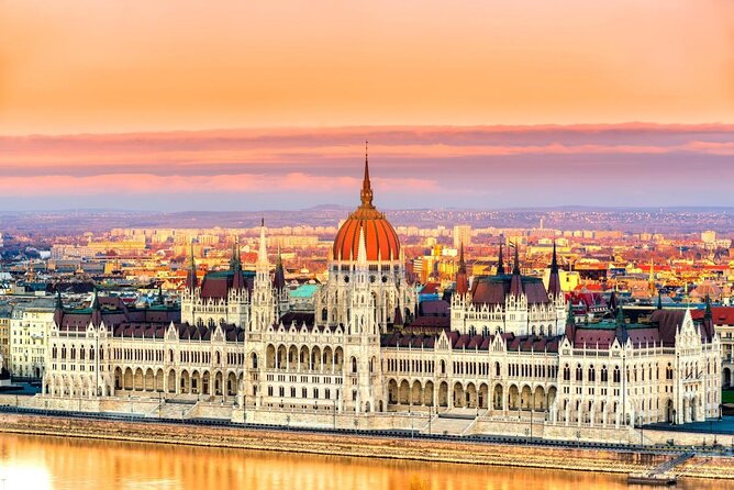 One hour Hen or Stag private party boat Budapest with unlimited beer and wine - Key points at a glance