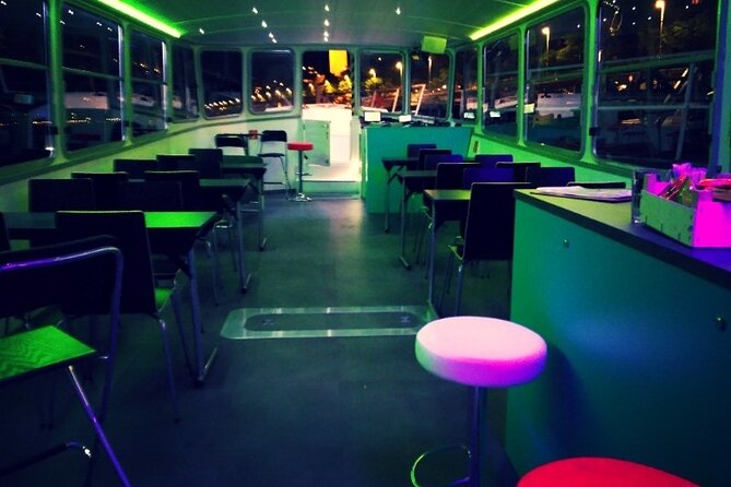 One hour Hen or Stag private party boat Budapest with unlimited beer and wine - Drinks: generous in theory, simple in practice