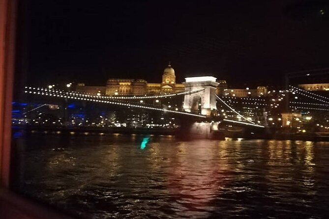 One hour Hen or Stag private party boat Budapest with unlimited beer and wine - Cleanliness and service expectations