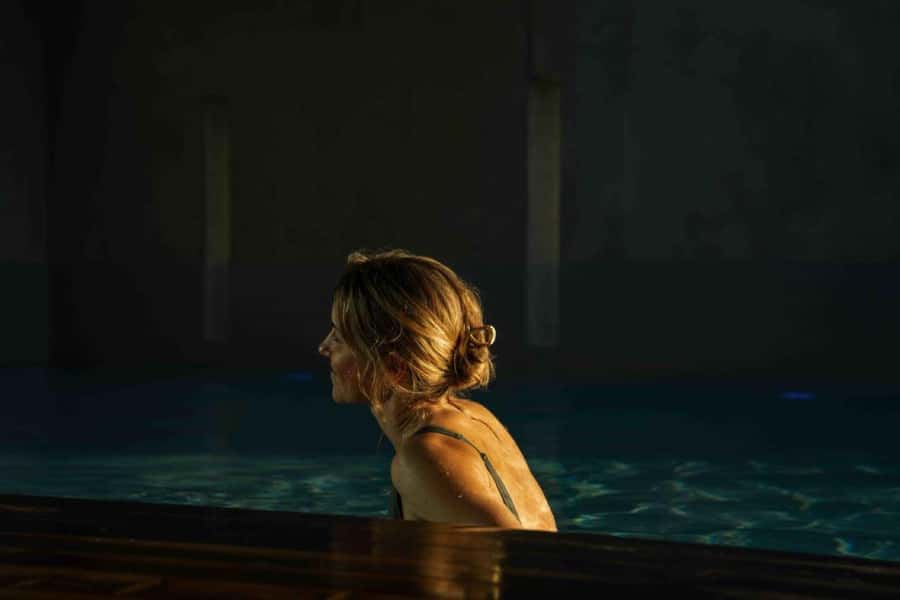 Ōpuke Thermal Pools: Adults-Only Entry with Swim Up Bar - The swim-up bar and food options