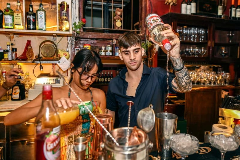 Original Hamburg Pub Crawl Sex & Crime St. Pauli Tour - The nightclub finish and what VIP entry really means