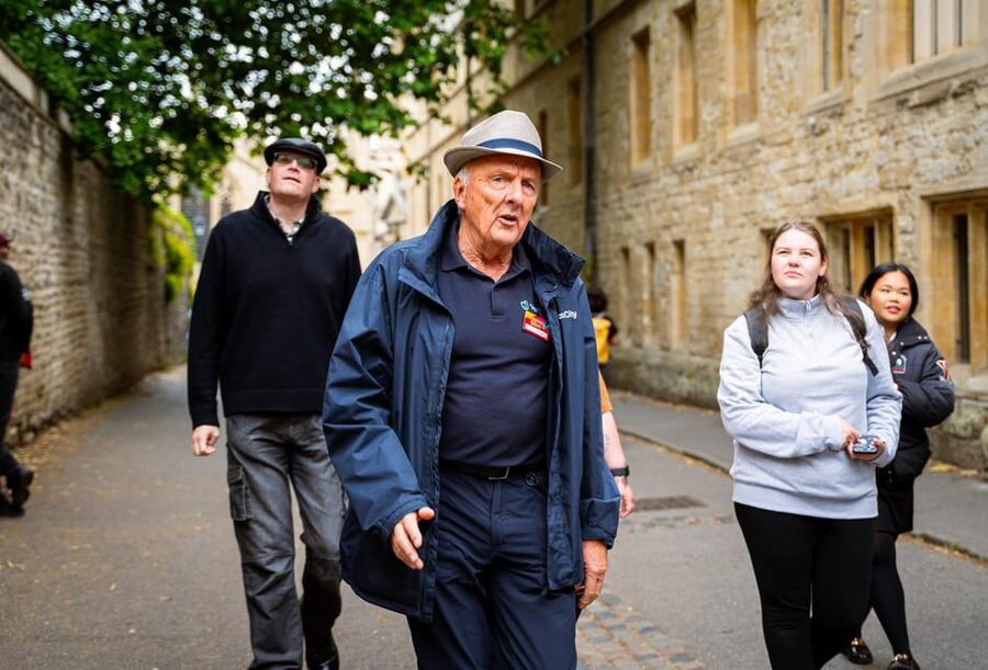Oxford: Historic Pubs & Taverns Guided Walking Tour - Key points at a glance