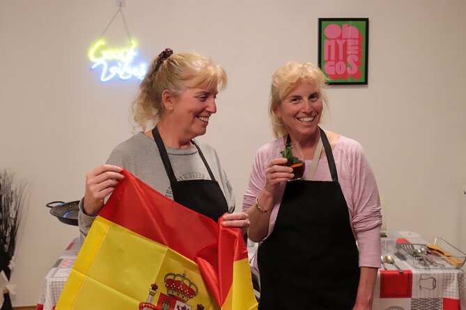 Paella Workshop with Bottomless Sangria in Central Madrid - Smoke, clothing, and other practical details