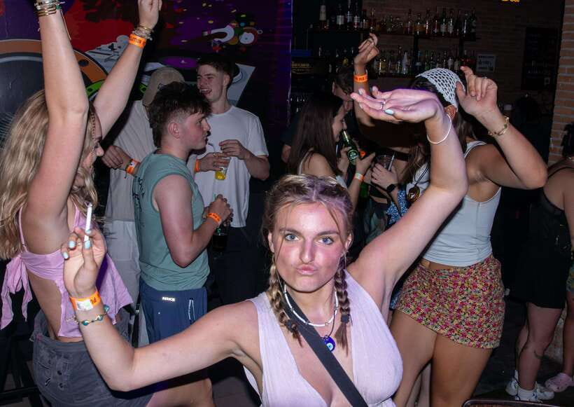 Pai Pub Crawl: The Best Nightlife in Town! - Should you book the Pai Pub Crawl?