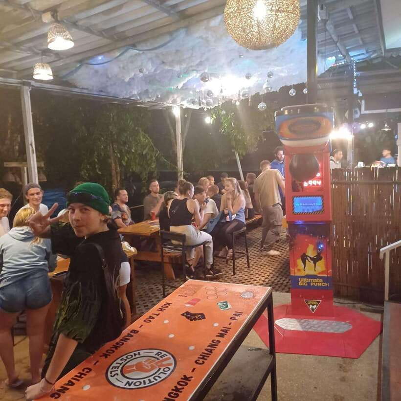 Pai Pub Crawl: The Best Nightlife in Town! - How the staff shape the experience