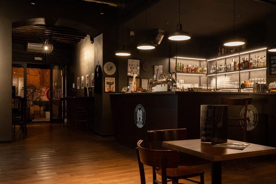 Palermo: Craft beer tasting with food samples at High Hops - Art and music make High Hops more than a beer stop