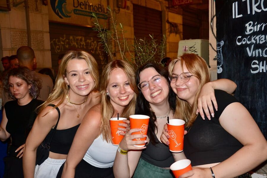 Palermo: Guided Bar Crawl with Shots and Discounts on Drinks - Safety, pacing, and practical judgment