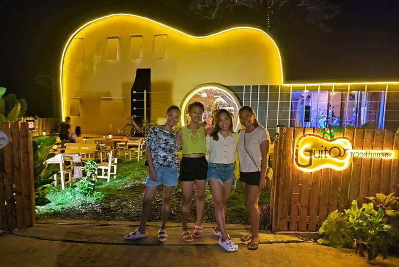 Panglao Bohol Island: Alona Beach Pub Crawl with Drinks - The social side is the biggest reason to go