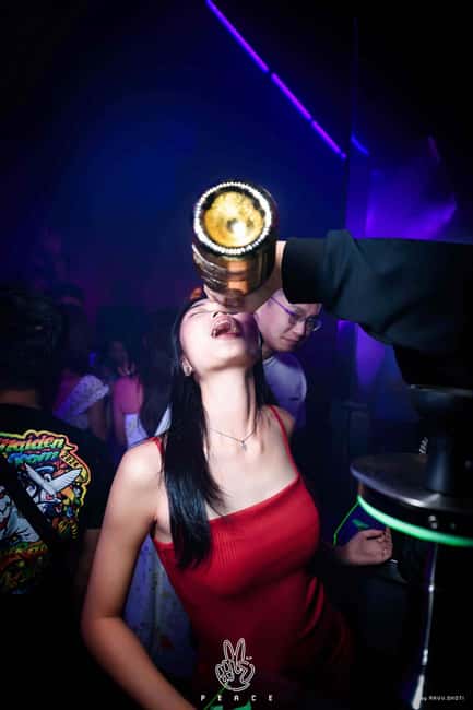 Paris After Dark: Speakeasy, Cocktails, Local Bars & Clubs - The 11th Arrondissement: Cocktails and a More Local Beat