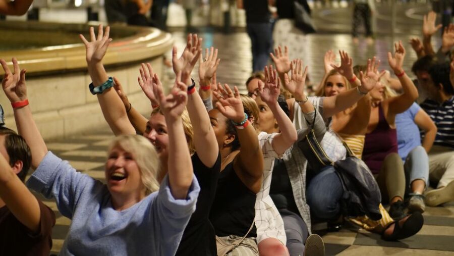 Paris: Guided New Year's Eve Bar Crawl with Drink - Starting at Bulls Brothers Pub in central Paris
