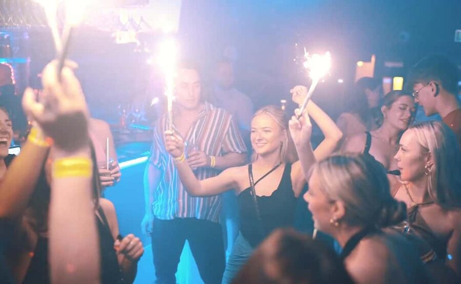 Paris: Latin Quarter Guided Pub Crawl to Bars and Clubs - The night in six quick facts