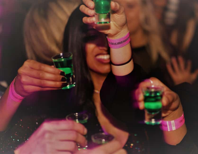 Paris: Latin Quarter Guided Pub Crawl to Bars and Clubs - Finishing near Place du Panthéon
