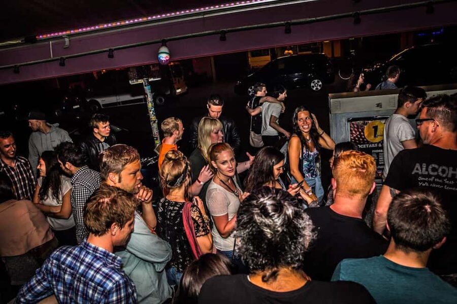 Paris: Pub Crawl with Shots and Nightclub Entry - Finishing at a nightclub after the third bar