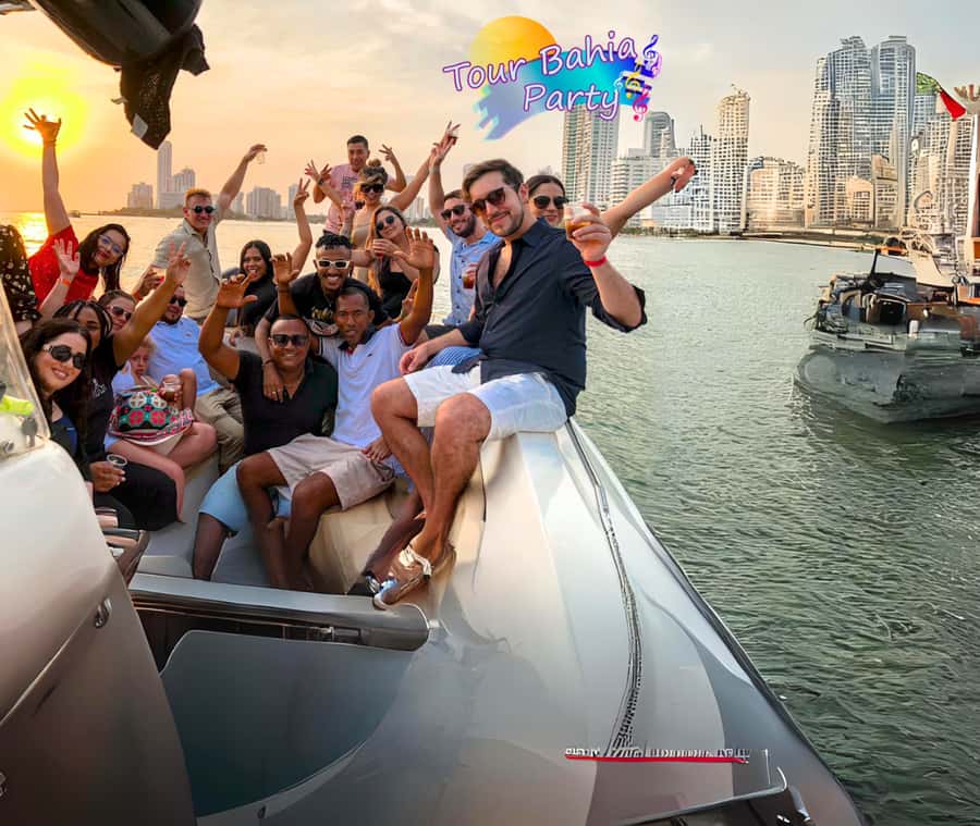 Party Boat in Cartagena Bay with NightClub Ticket - Language and the Style of Hosting