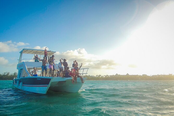 Party Boat /View Dolphins / Snorkling /Free Drinks and Transportation - Slides, drinks, music, and snacks on the return