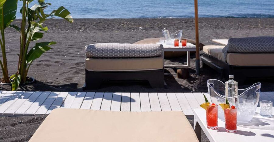 Perivolos Beach: Sun-Bed Experience FortyOne Bar Restaurant - Arriving at FortyOne on Perivolos Beach