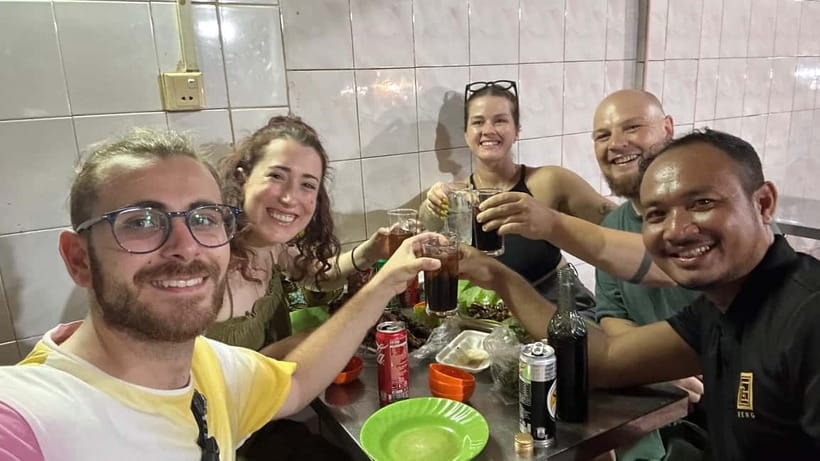 Phnom Penh: Street Art and Food Tour with Pickup and Beer - The adventurous snack round