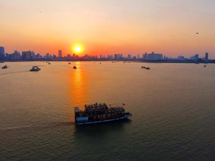 Phnom Penh: Sunset Cruise with Unlimited Beer &Fruit platter - Is $9 good value for the evening?