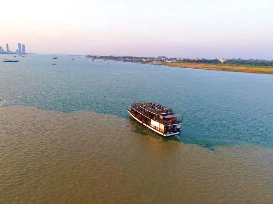Phnom Penh: Sunset Cruise with Unlimited Beer &Fruit platter - The sunset and the best photo chances