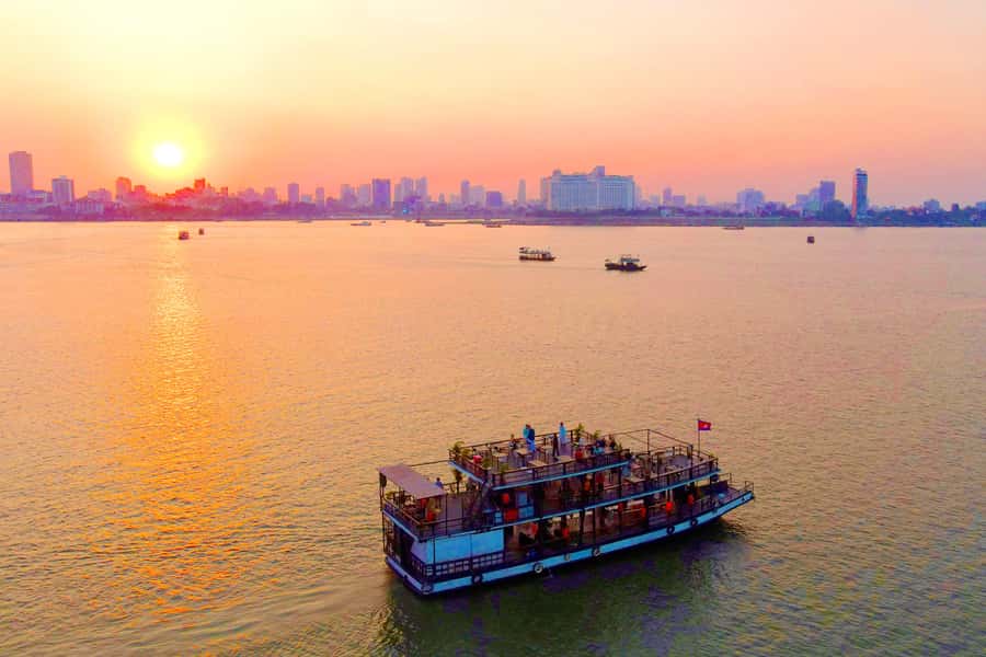 Phnom Penh: Sunset Cruise with Unlimited Beer &Fruit platter - Starting with a tuk-tuk ride to the boat