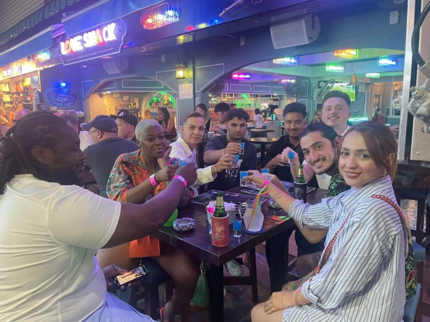 Phuket: Bar Crawl Tour - The second bar: more time with the group