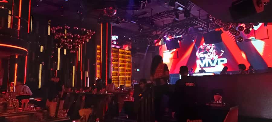 Phuket Nightlife Tour: Patong Bar & VIP Club Crawl Adventure - A short pause beside Patong Beach