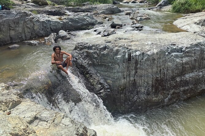 Pinones Bar Hopping Beach Food Tour & Caguas River Hidden Gem - Turning toward Loíza and Piñones