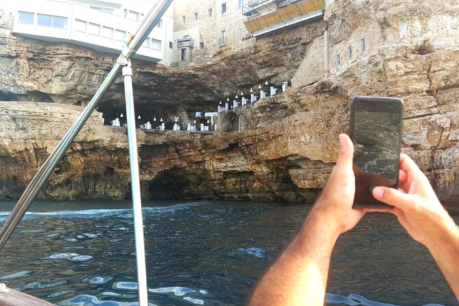 POLIGNANO BY BOAT: amazing sea caves and free drinks! - What the free drinks and snacks really mean